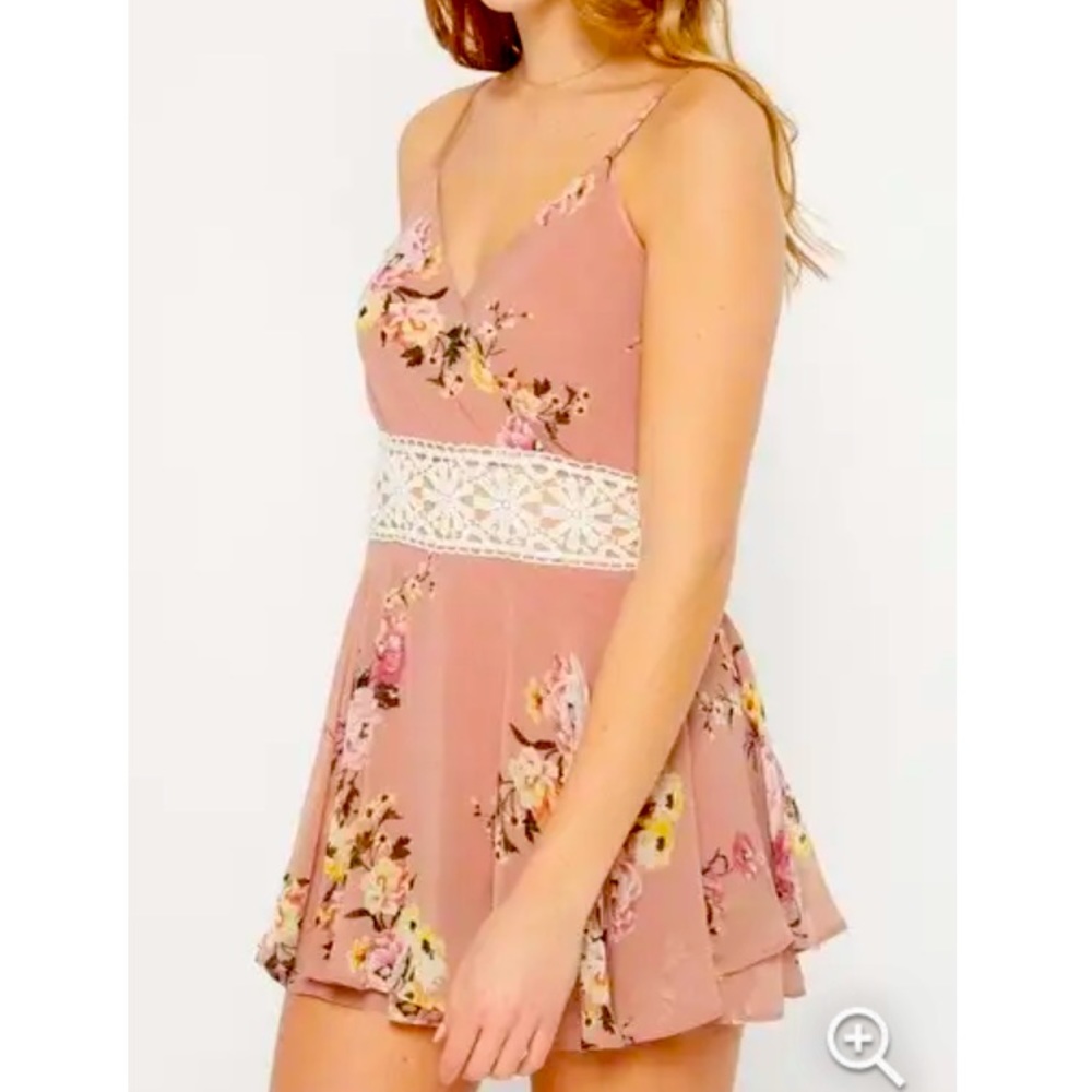 Floral crochet waist short romper
